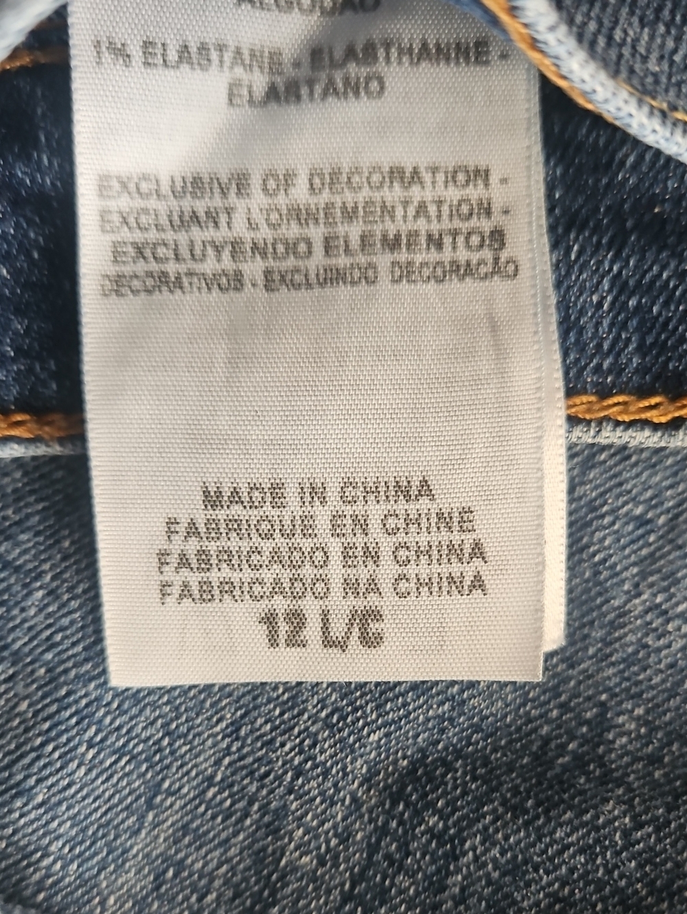 Levi's Women's Medium Blue Denim Rolled-Hem Shorts Size 12 - Picture 4 of 5